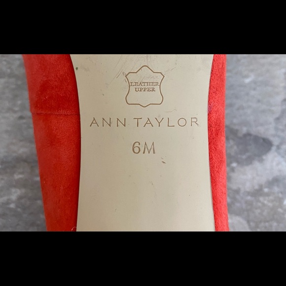 Ann Taylor suede heels - Picture 4 of 4